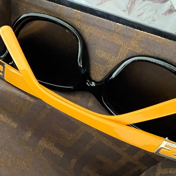 Fendi Sumglasses ✨✨ - Picture 6 of 10
